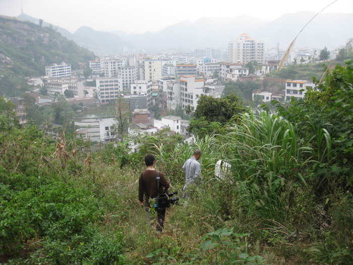 翻山望见坪石镇